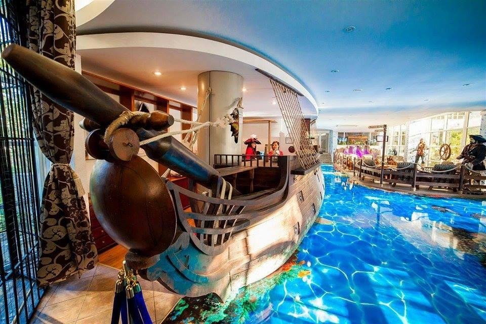 Hotel Pirates Resort.