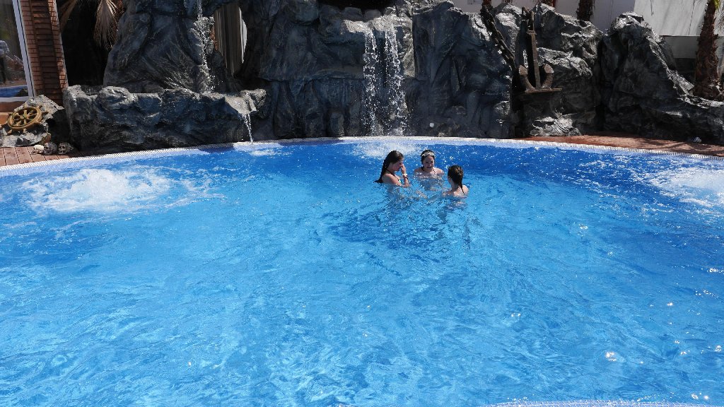 Hotel Pirates Resort.