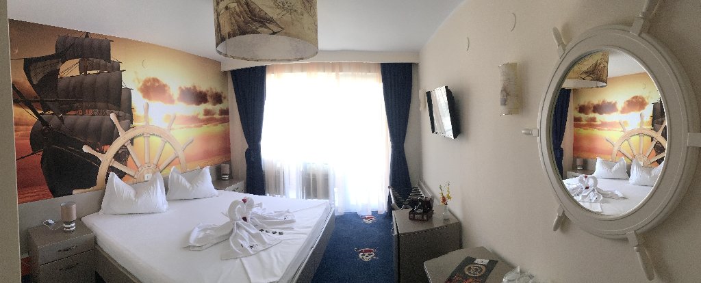 Hotel Pirates Resort.