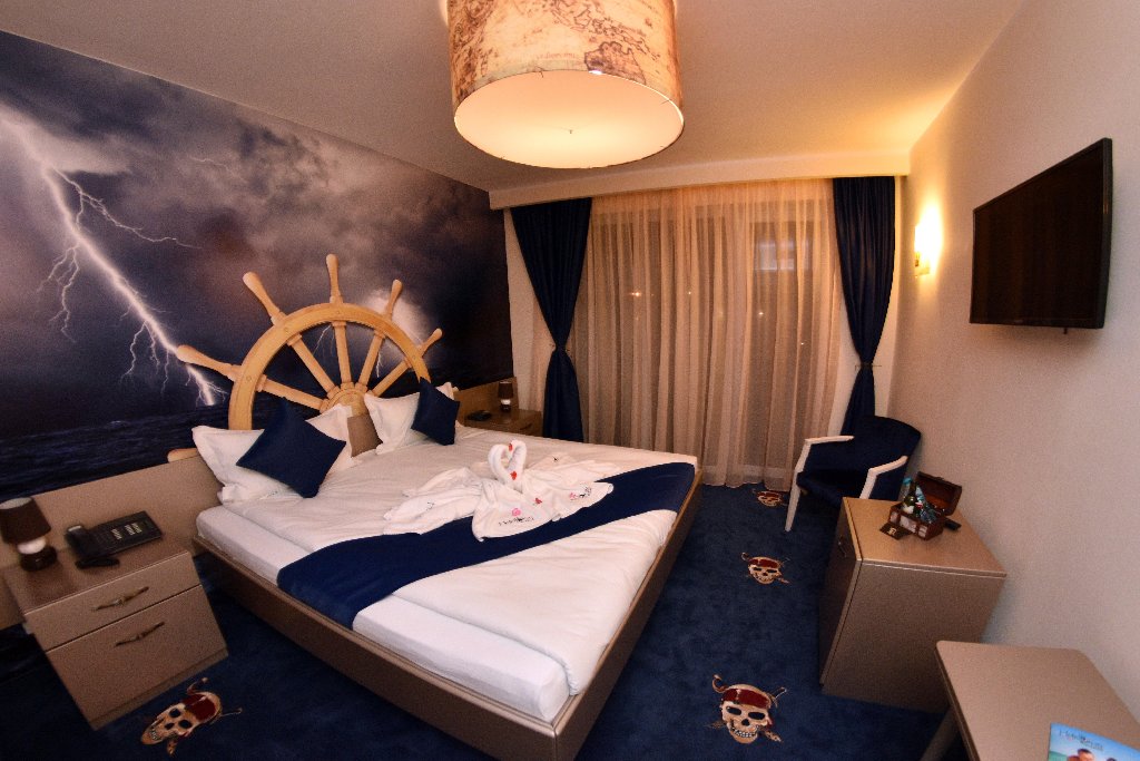 Hotel Pirates Resort.
