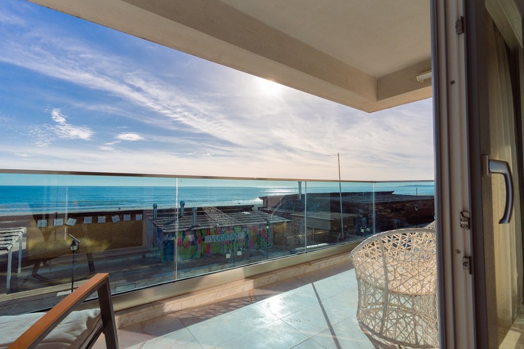 Wave 2 Promenada Apartments.