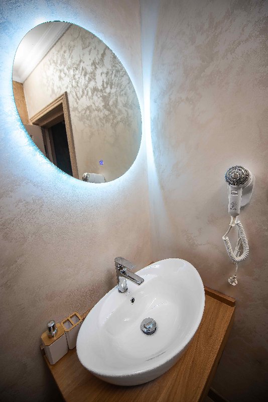 CAMERE DE INCHIRIAT THAYA.