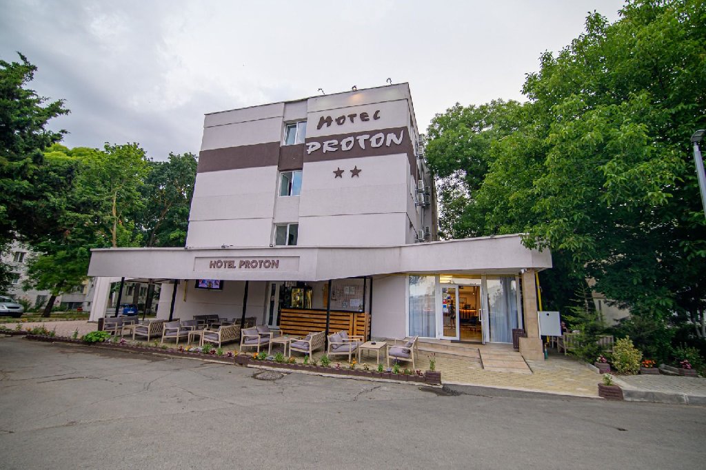 HOTEL PROTON.