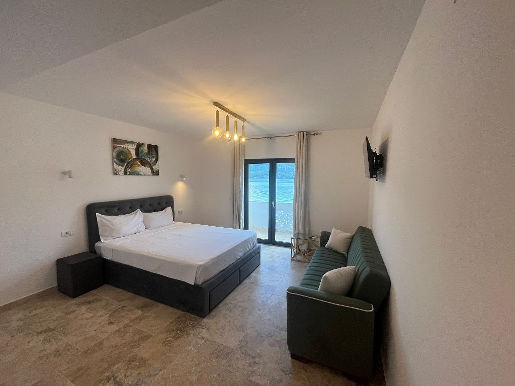 Ambasador - Riviera 990 - Adult Only 14+