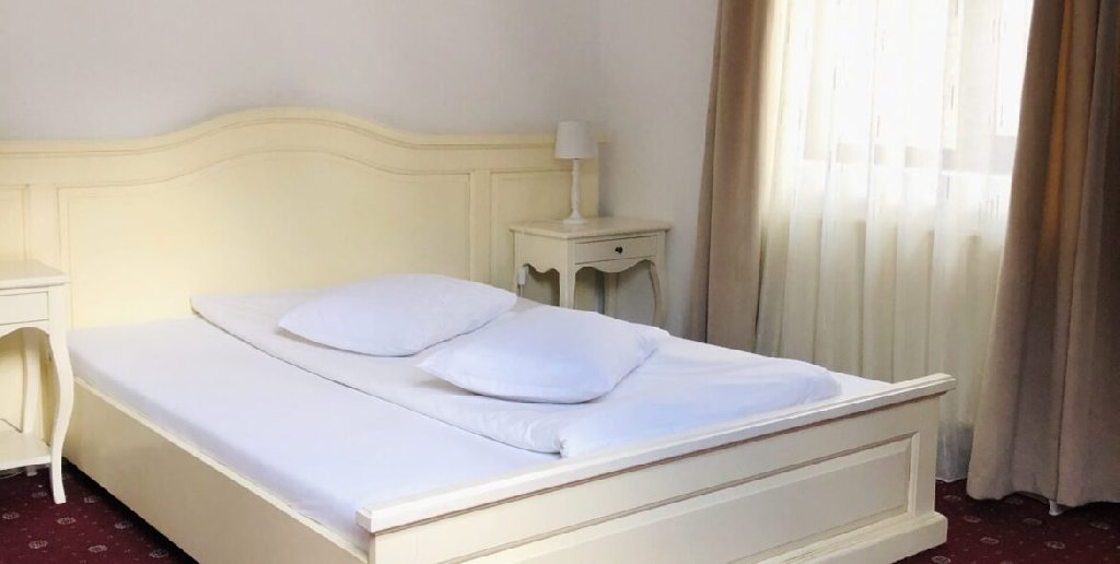 Pensiunea Poiana Izvoarelor.