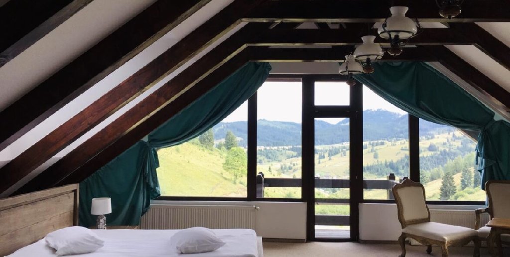 Pensiunea Poiana Izvoarelor.