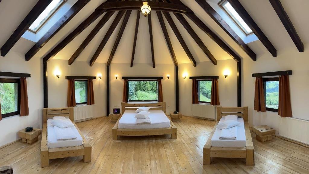 Pensiunea Poiana Izvoarelor.