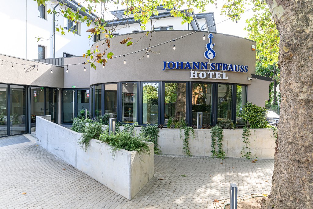 HOTEL JOHANN STRAUSS