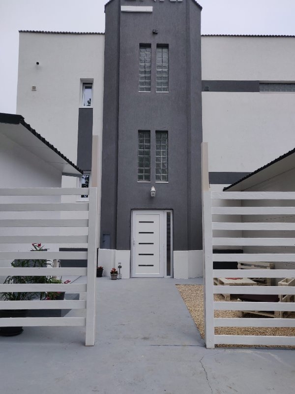 Camere de Inchiriat Enki.