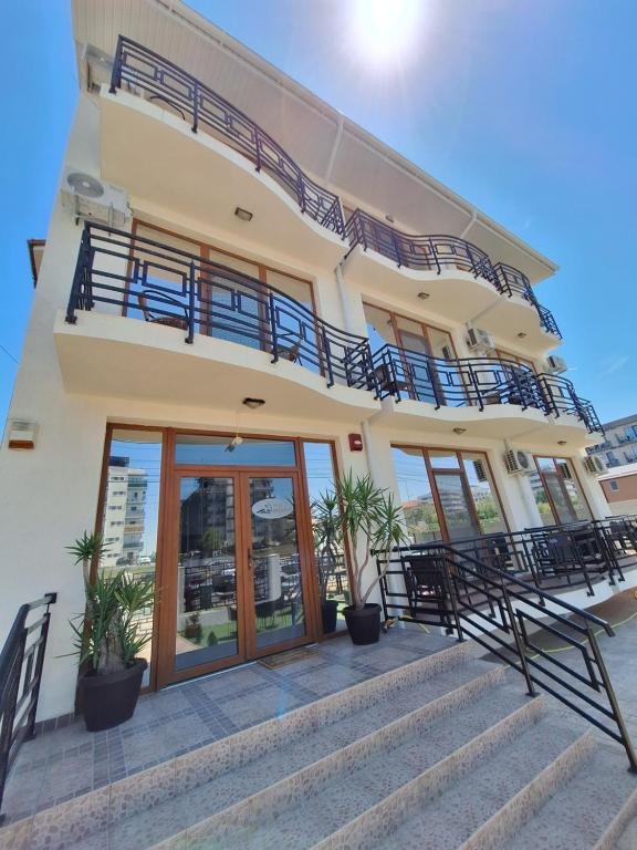 CAMERE DE INCHIRIAT SUN RIVIERA