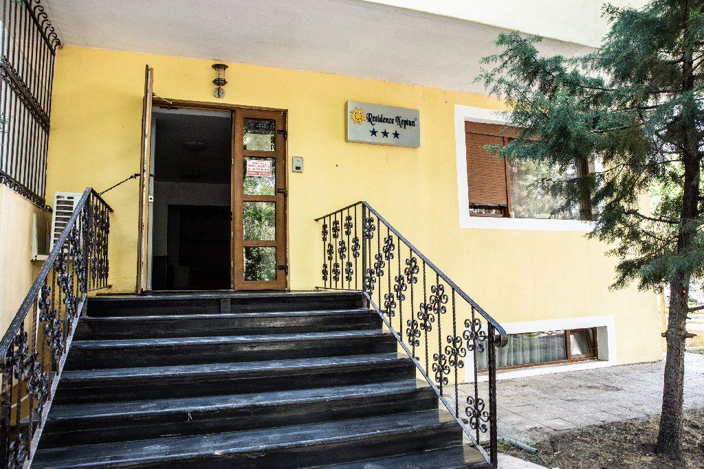 Club Residence.