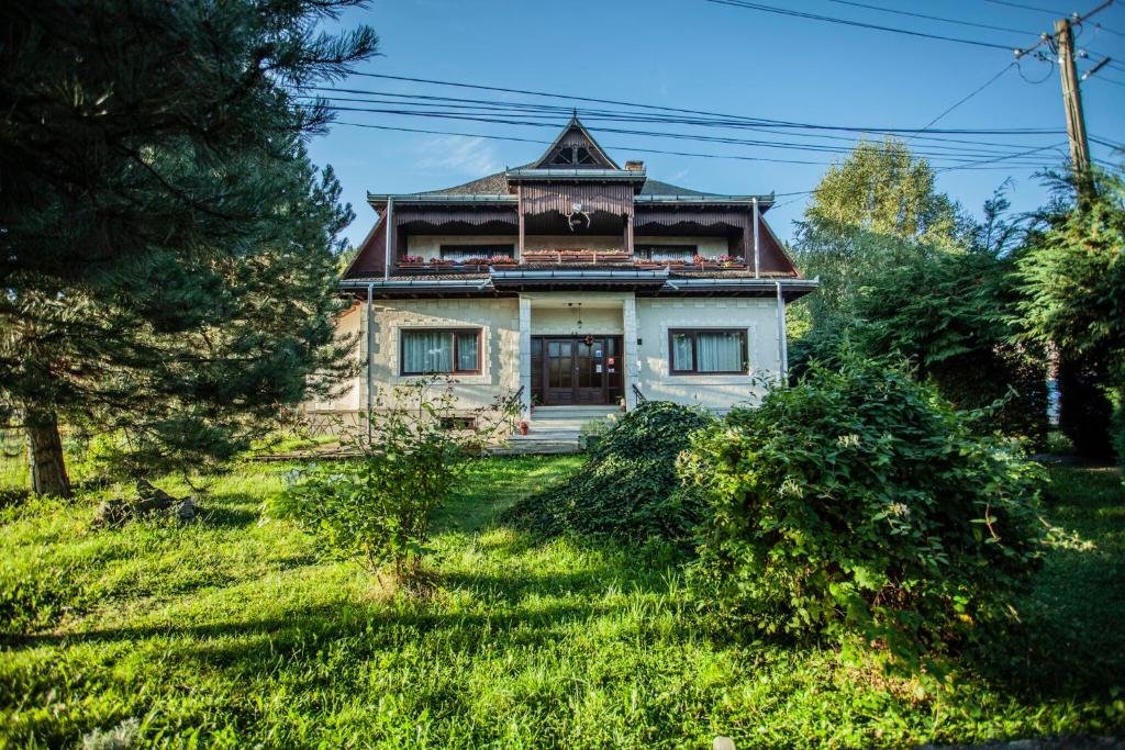 PENSIUNEA CASA DINTRE PINI. Locatie ECO Friendly