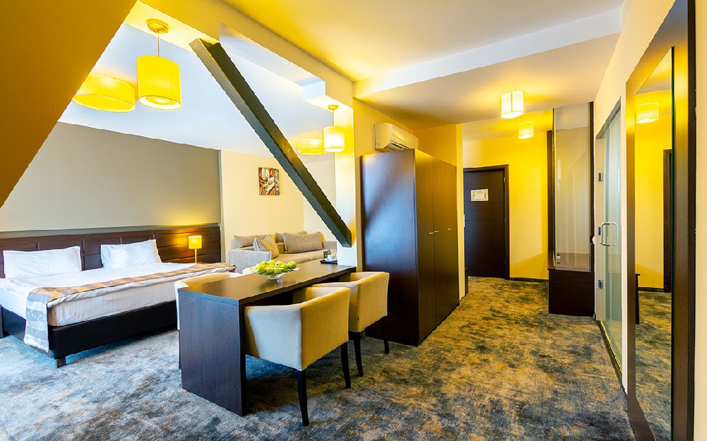 HOTEL GOLDEN TIME.