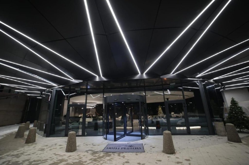 Hotel Pestera Wellness Spa. Moroeni Parcul Bucegi Cota 1610 