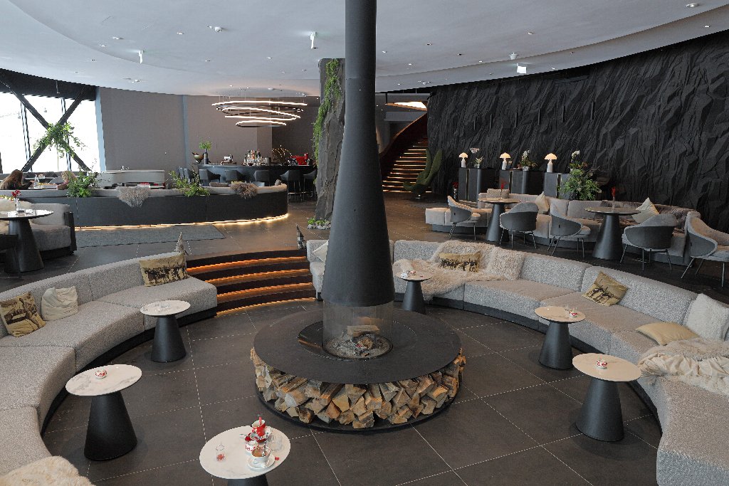 Hotel Pestera Wellness Spa. Moroeni Parcul Bucegi Cota 1610 