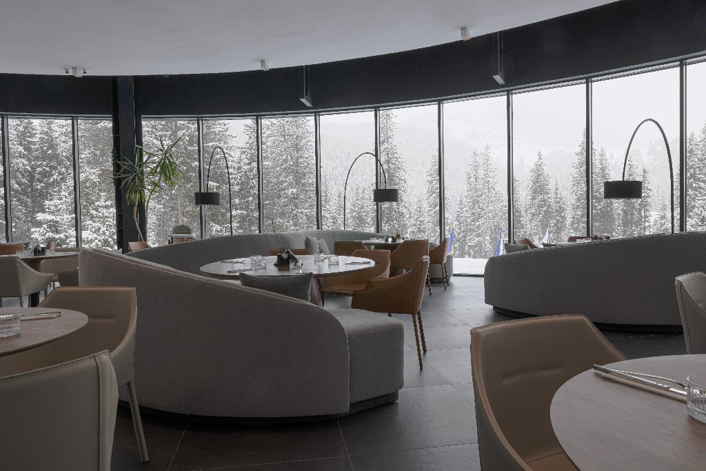 Hotel Pestera Wellness Spa. Moroeni Parcul Bucegi Cota 1610 